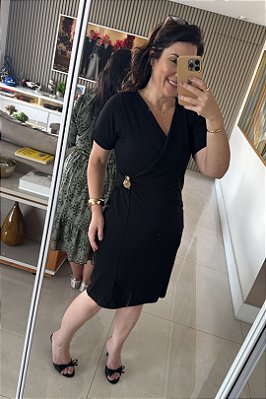 Vestido Preto Transpassado Com Fivela Orgânica Dourada Clamila - 10852