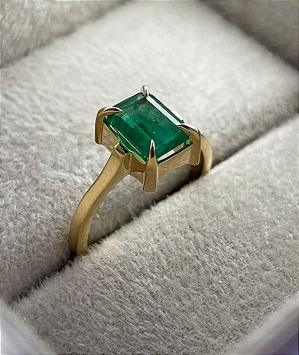 Anel Mater - ouro amarelo 18k e esmeralda