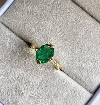 Anel Queen - ouro amarelo 18k e esmeralda