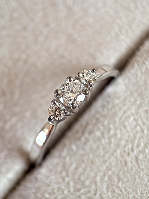 Anel Nina - ouro branco 18K e diamantes