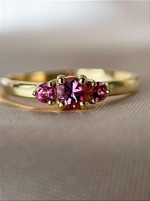 Anel Nina - ouro amarelo 18K e turmalina rosa