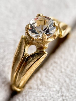 Anel Tulipa- ouro amarelo 18k e topázio incolor
