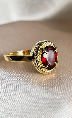 Anel Drina - ouro amarelo 18k e granada