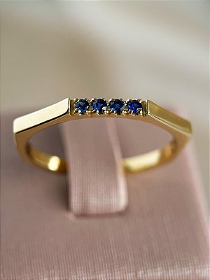 Anel Giverny - ouro amarelo 18k e safira azul