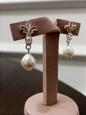 Brinco Maria Antonieta- ouro branco 18k, safira incolor e pérola