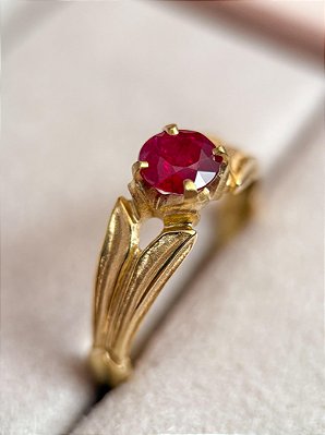 Anel Tulipa- ouro amarelo 18k e rubi