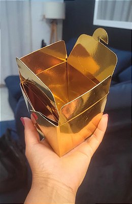 Box Yakisoba tam M Linha Black Ouro/ pctes com 100unid/ Fechamento por Botão