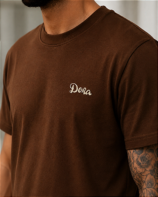 CAMISETA - DORA - MARROM