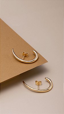 BRINCO EAR HOOK PONTUDO LISO SEMIJOIA