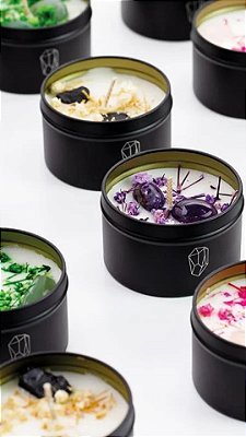 VELA AROMÁTICA COM PEDRA NATURAL