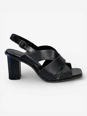 Sandália preta salto madeira