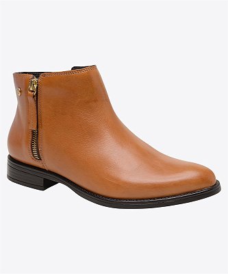 Bota básica em couro caramelo