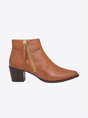 Bota recortada couro caramelo