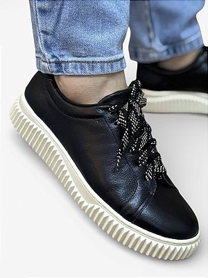 Tênis amarração couro preto