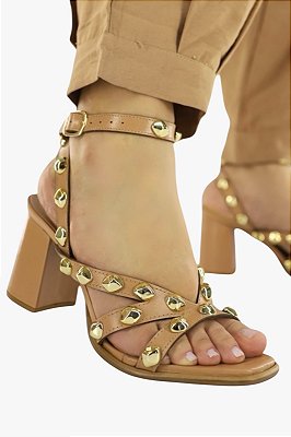 Sandália spikes nude