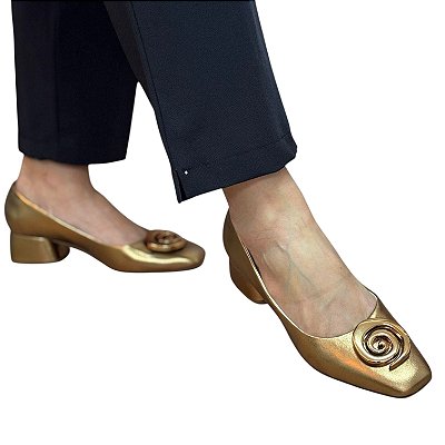 Scarpin chanel cobre com detalhe