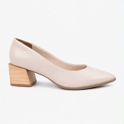Scarpin salto madeira nude