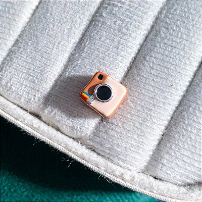 Berloque instagram banhado a prata