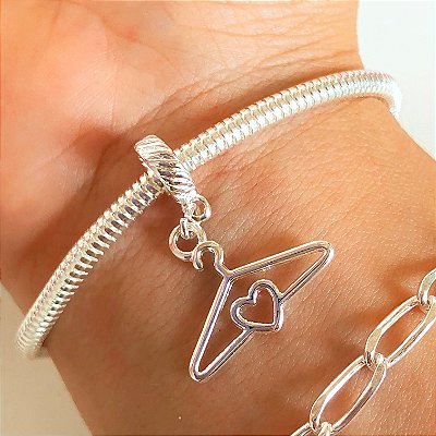 Berloque cabide banhado a prata