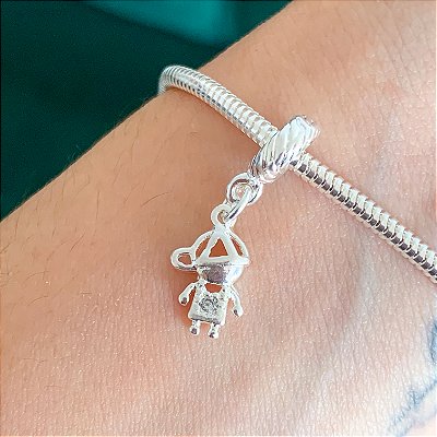 Berloque menino com pedrinha banhado a prata