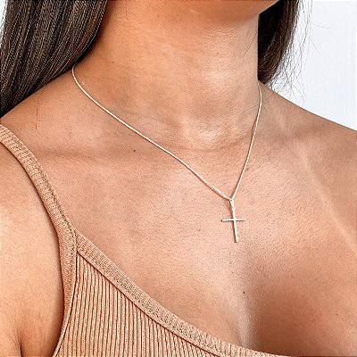 Cordão cruz lisa fina 45cm banhado a prata