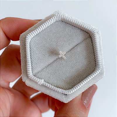 Piercing haste reto mini cruz cravejada em prata 925
