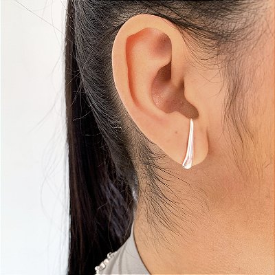 Brinco Ear Hook gota boleada banhado a prata