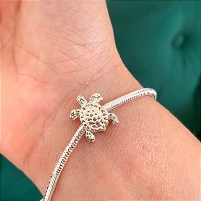 Berloque passante tartaruga banhado a prata