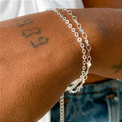 Pulseira dupla medalhas e corrente elos banhado a prata