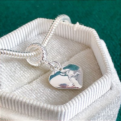 Berloque love corrida banhado a prata