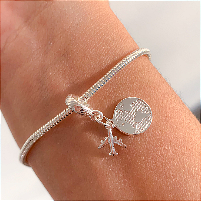 Berloque volta ao mundo banhado a prata