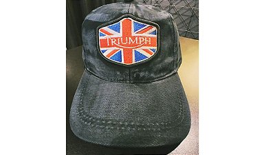 Boné Triumph Preto Triangular Bordado