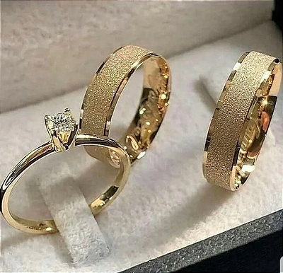 Combo Aliança de Casamento Deluxe Diamantada Banhada Ouro 24k  + Solitário Liso