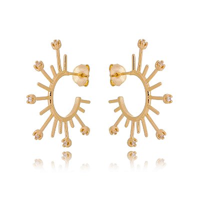 Argola trabalhada com zircônias folheada a ouro 18k