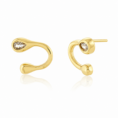 Brinco arco com zircônias folheado a ouro 18k