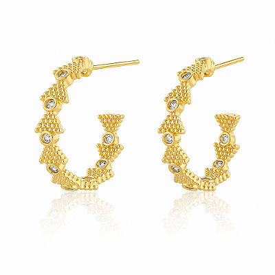 Argola triangular com zircônias folheada a ouro 18k