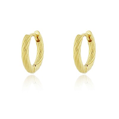Argola média texturizada folheada a ouro 18k