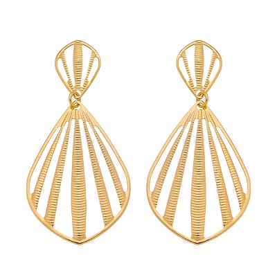 BRINCO PENDURADO TRABALHADO FOLHEADO A OURO 18K