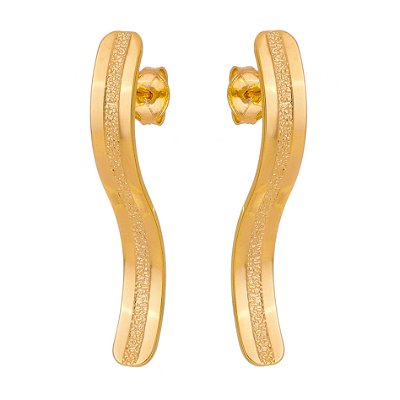 BRINCO MÉDIO COM FRIZO TRABALHADO FOLHEADO A OURO 18K