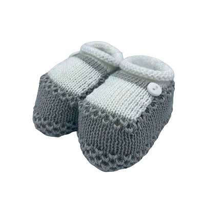 Sapatinho de Linha de Tricot para Bebê Cinza