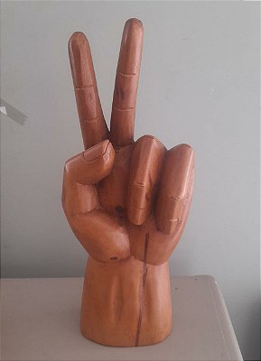 Escultura De Mão Paz E Amor Em Barro Nil Moraes 25cm