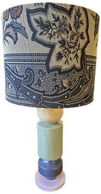 Abajour Torno Com Cúpula Em Tecido e Madeira Torneada Laqueada 3 Tons Verde 62cm