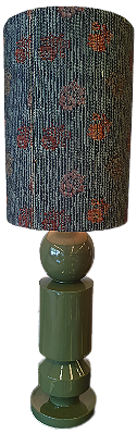Abajour Torno Com Cúpula Em Tecido e Madeira Torneada Laqueada Verde 66cm