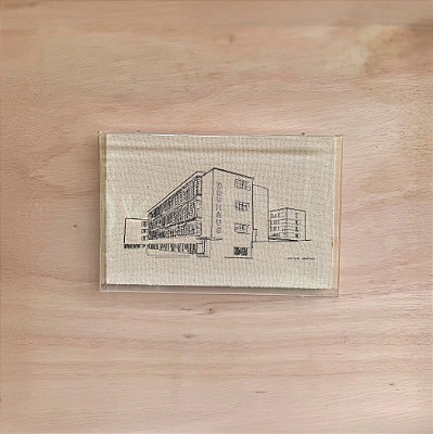 Quadro Em Acrílico Bordado e Madeira Galleria Museu M Bauhaus 20x30cm