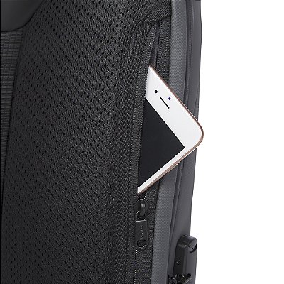 Mochila Redragon GB-123 Preta Capacidade 21 Litros Filme Nylon 900D com Compartimento para Notebooks e Tablets de até 15.6" Cadeado Numérico Portas de Carregamento USB Tipo-A e USB Tipo-C
