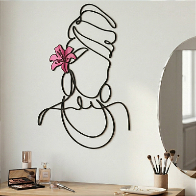 Escultura de Parede em MDF com Acrílico Espelhado – Figura Feminina | Flor de Bruma