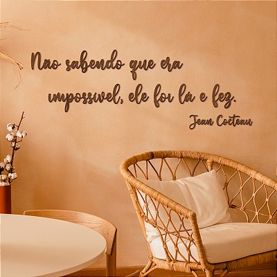 Não Sabendo Que Era Impossível, Ele Foi Lá e Fez. - Jean Cocteau - Frase Lettering de Parede em MDF Premium