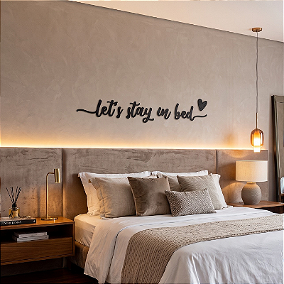 Frase de Parede em Lettering | Let's Stay in Bed - em MDF