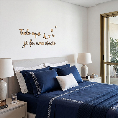 Tudo aqui já foi uma oração - Frase Lettering de Parede em MDF Premium