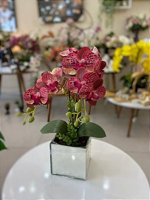 Arranjo de Orquídeas (Toque real - lavável) - Vaso Espelhado Vidro/Flores  Laranja - Lustres Karoline